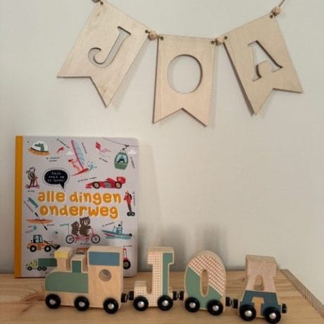 JOA kindernaam in gemaakt in houten vlaggetje