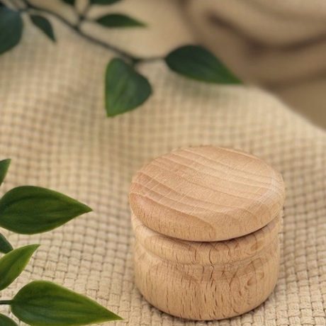 Houten tandendoosje met naam en hartje. Gepersonaliseerd bewaardoosje voor melktandjes
