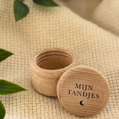 Houten tandendoosje met maantje, melktandjes doosje zonder naam