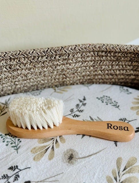 Babyborstel met naam. Zachte natuurlijke haren geschikt voor pasgeboren baby’s