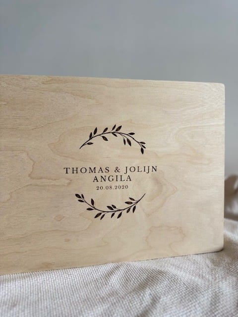 Houten gepersonaliseerde herinneringsdoos bruiloft met gegraveerde tekst