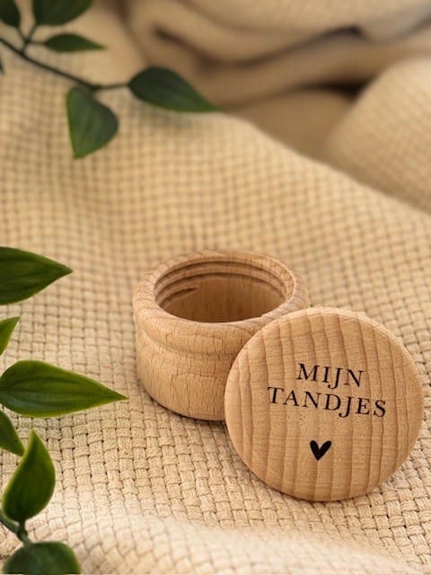 Houten tandendoosje met hartje – neutraal bewaardoosje voor melktandjes zonder naam