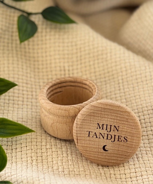 Houten tandendoosje met maantje, melktandjes doosje zonder naam
