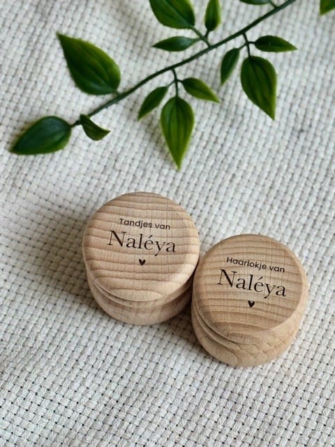 Set tandendoosje en haarlokdoosje met naam, houten bewaardoosjes met hartje