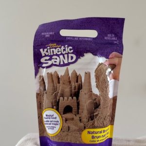 Kinetisch zand in natuurlijke kleur – soepel, zacht speelzand voor sensorisch spel, ontspanning of creatieve vormen.