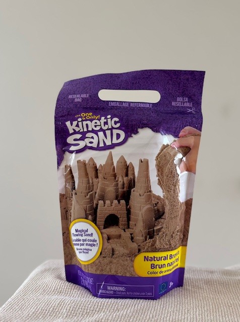 Kinetisch zand in natuurlijke kleur – soepel, zacht speelzand voor sensorisch spel, ontspanning of creatieve vormen.